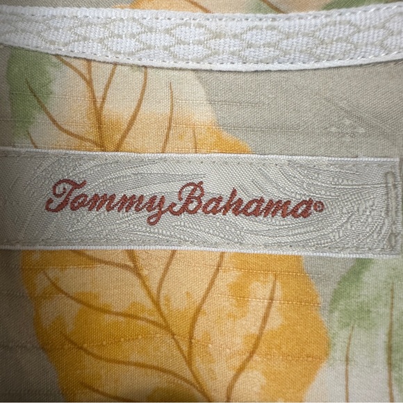 Tommy Bahama 100% Silk Medium Short Sleeve Button Down Tropical Beach Vacation - Picture 2 of 4